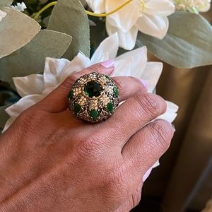 Gorgeous Green stone with a vintage look.